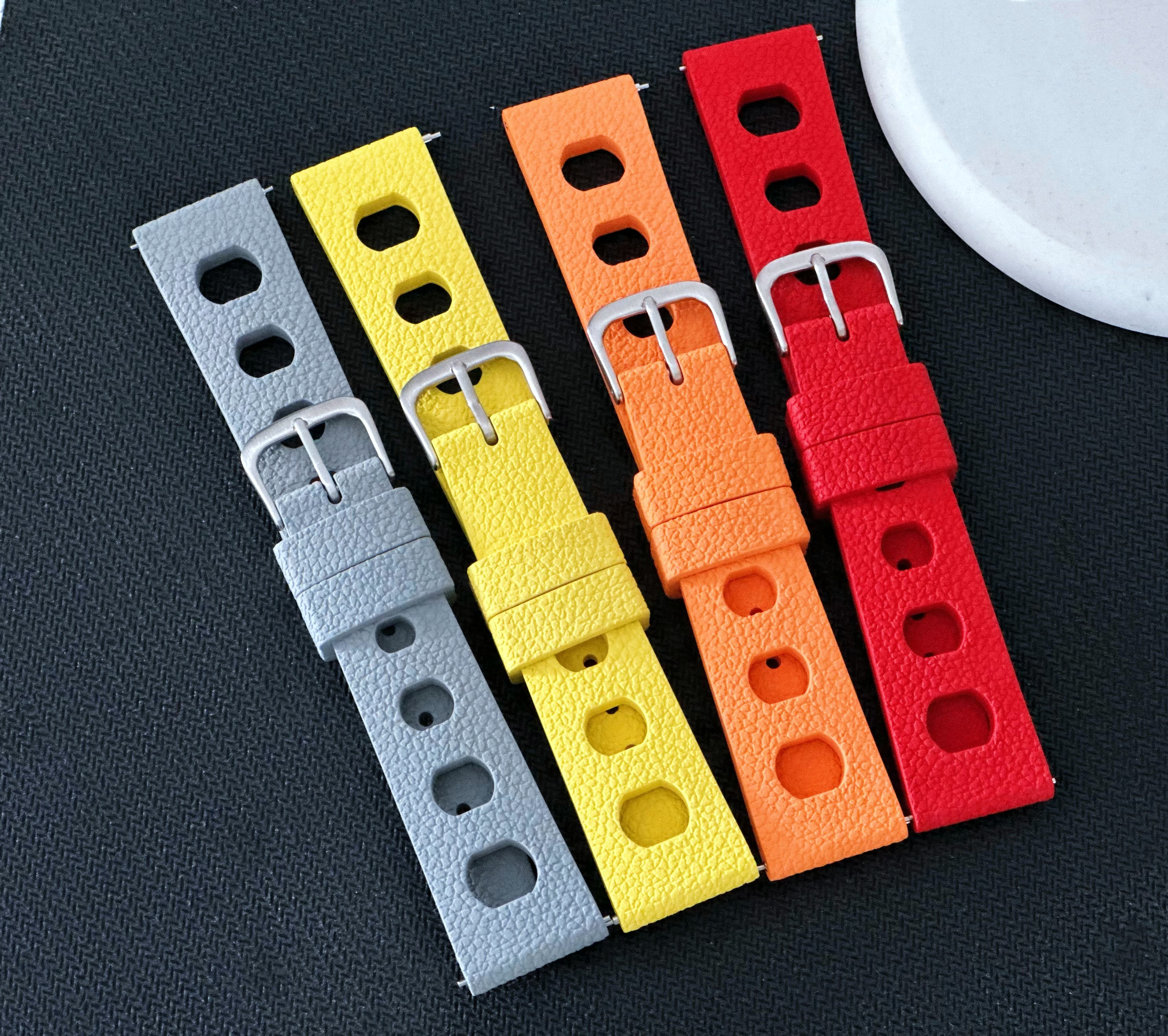 Tropical Fluororubber Strap Fo - مراجعة Citizen Watches Smartwatch وسعره